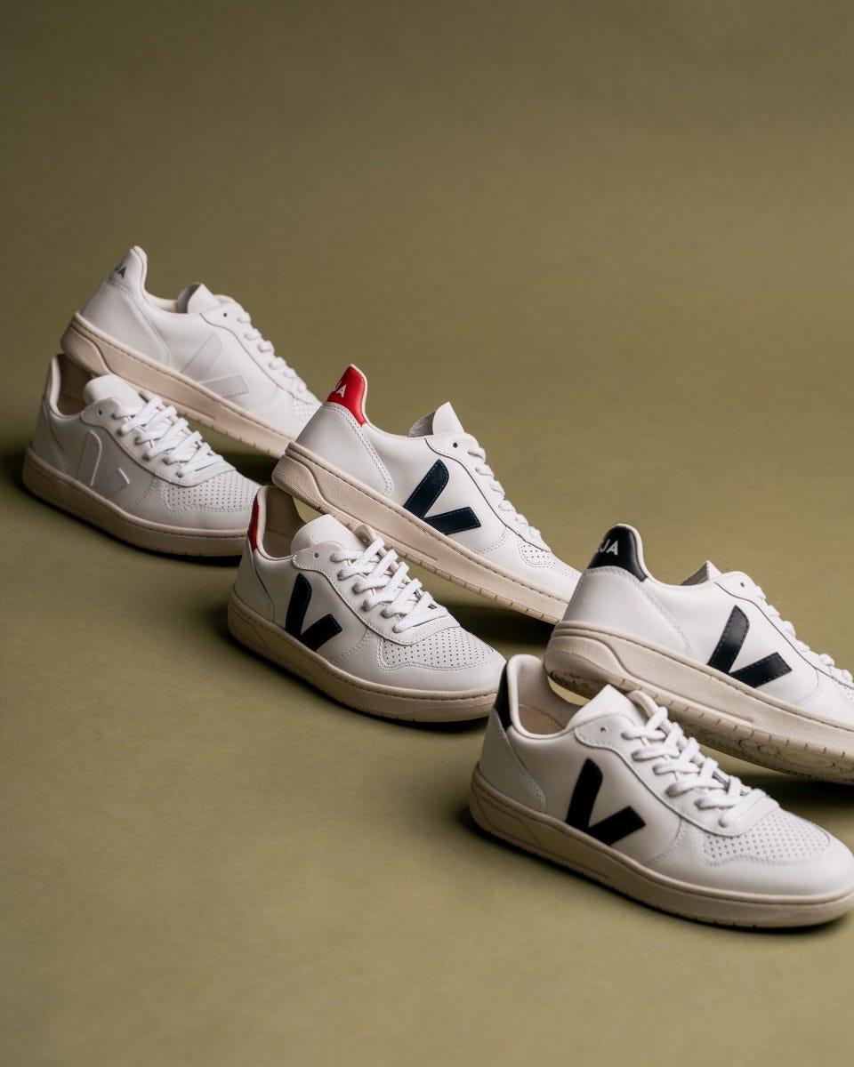 Veja V-10 Womens Extra White / Nautico Pekin Trainers