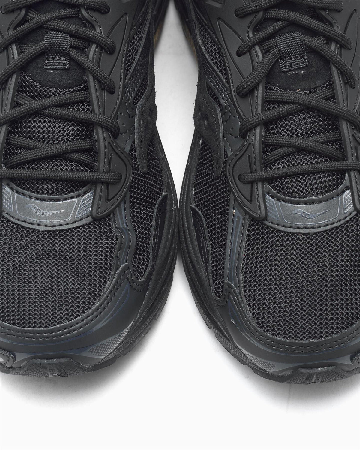 Saucony Progrid Omni 9 Armor Black/Gold Trainers