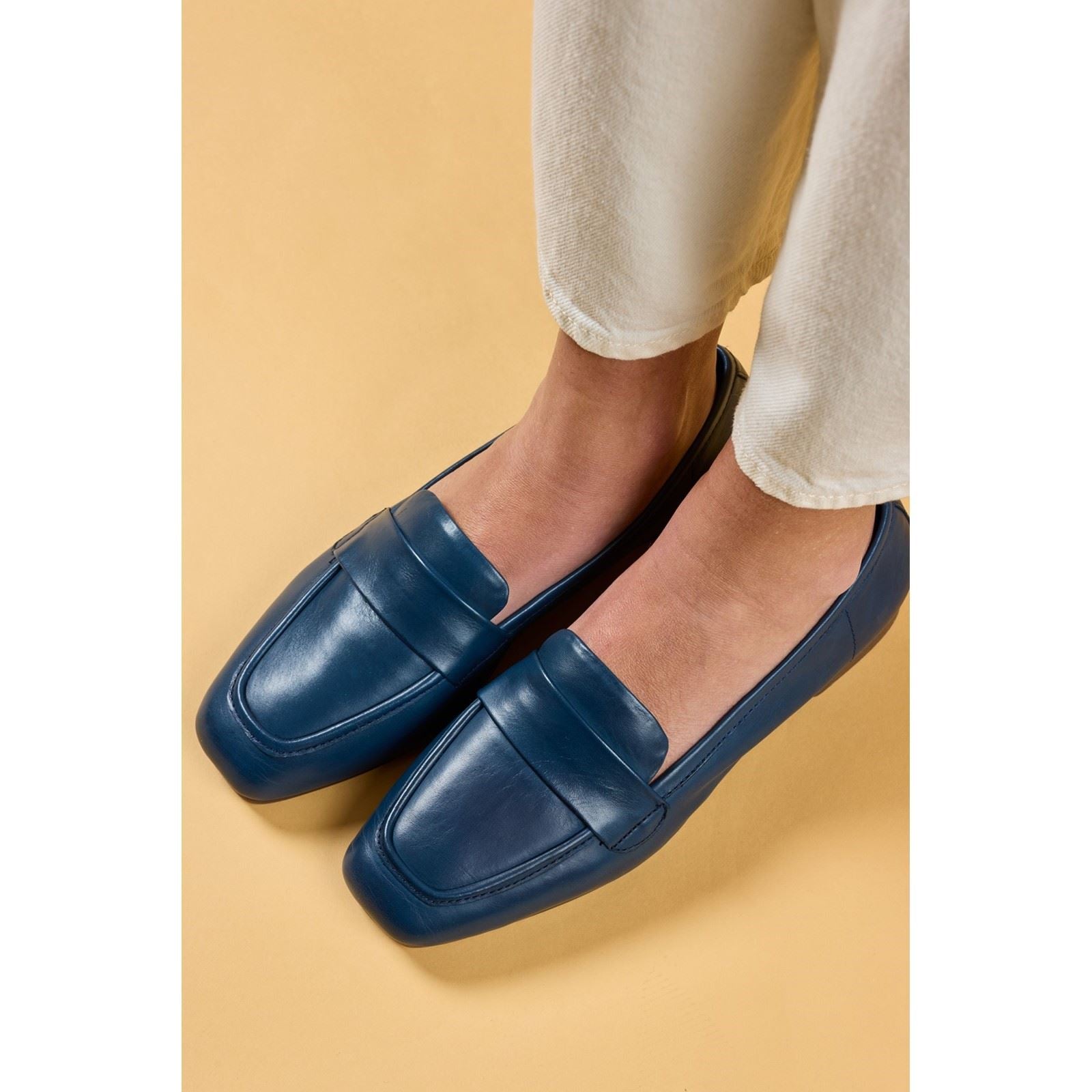 Hush Puppies Sutton Leather Women's Navy Loafers