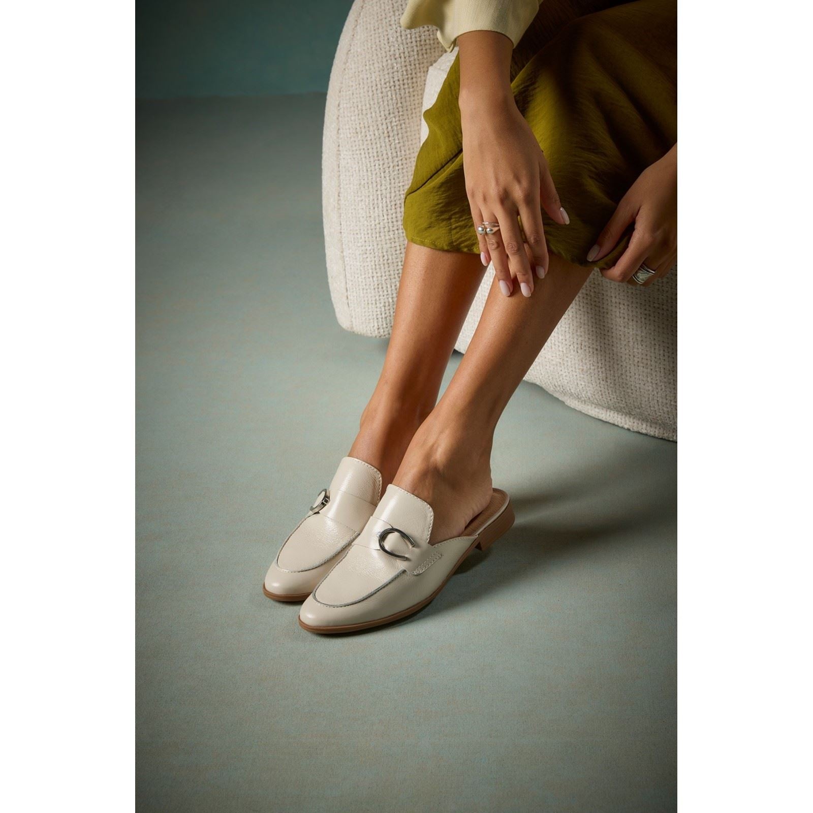 Hush Puppies Calla Leather Women's Ivory Mules