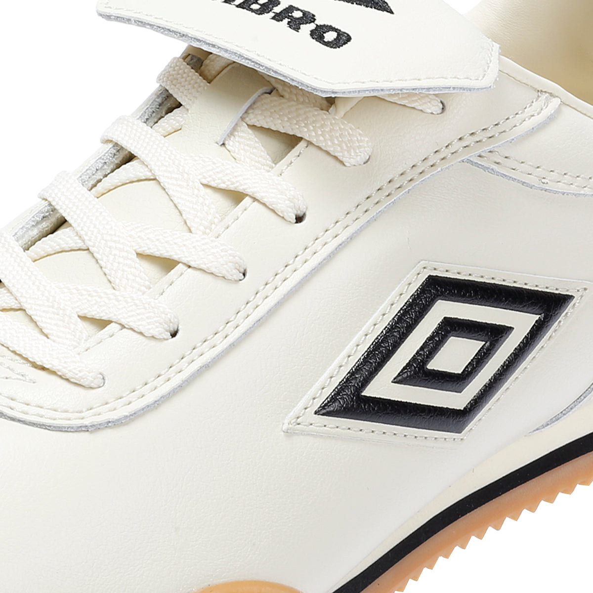 Umbro 5V5 Leather Antique White/Black Trainers